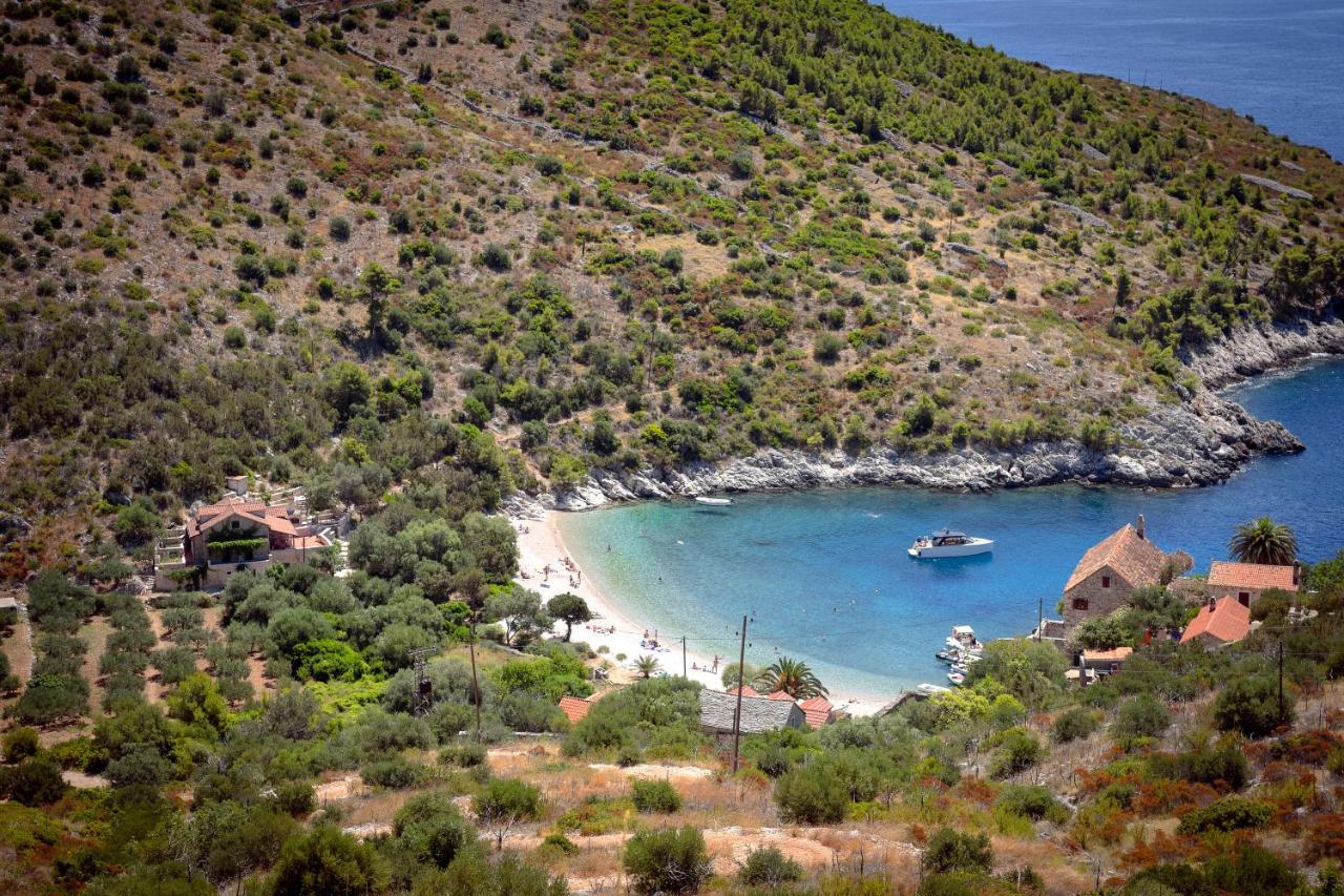 Benedeta-dubovica Hvar Villa Zarače