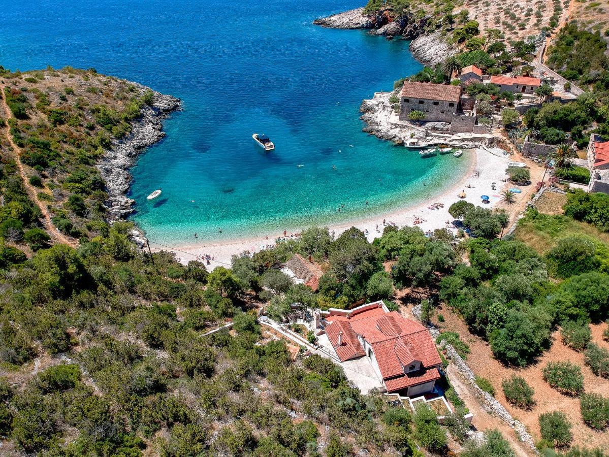 Villa Benedeta-dubovica Hvar *