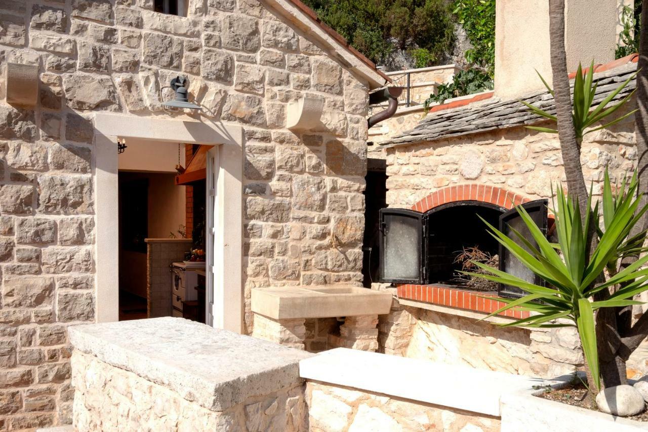 Villa Benedeta-dubovica Hvar Zarače